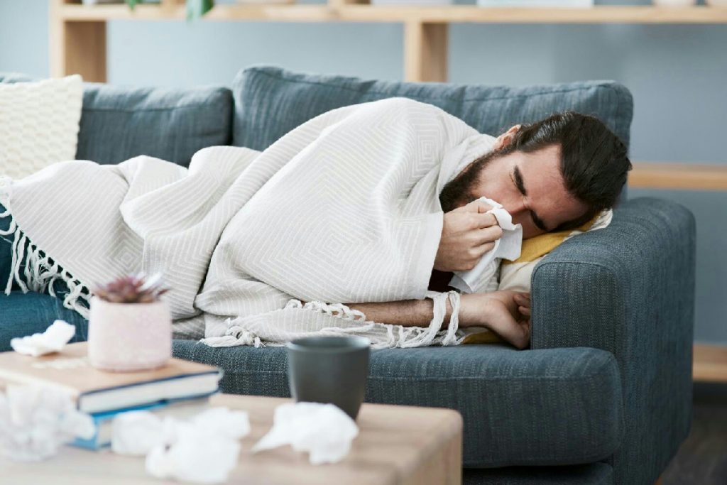 L’influenza in Italia: i principali sintomi e le cause che tengono 4 milioni di persone a letto